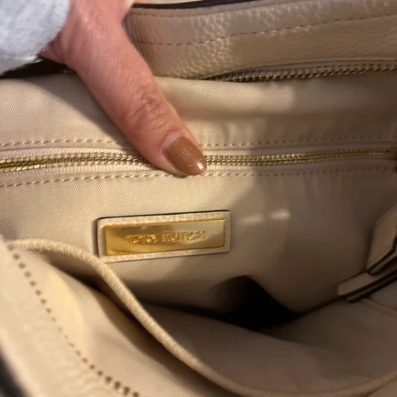 Tory Burch Cream and Gold Shoulder Bag - Picture 8 of 8